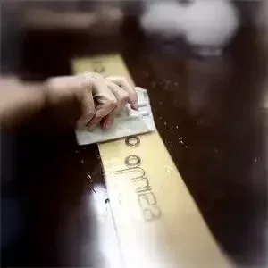 Colocacion de vinilo sobre metacrilato